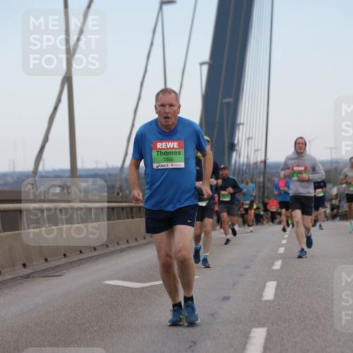 03.10.2025 - Köhlbrandbrückenlauf Jannik Wohlers http://msf.ph/oto/9154310 03.10.2025 15:23:46 Position 1 7285 meine-sportfotos.de