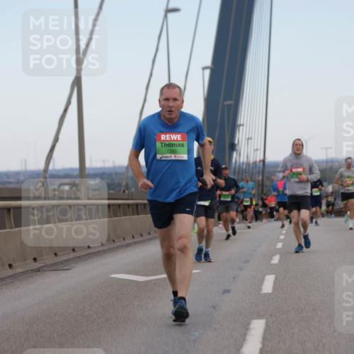 03.10.2025 - Köhlbrandbrückenlauf Jannik Wohlers http://msf.ph/oto/9154312 03.10.2025 15:23:47 Position 1 7285 meine-sportfotos.de