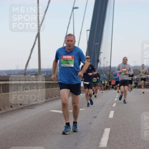 03.10.2025 - Köhlbrandbrückenlauf Jannik Wohlers http://msf.ph/oto/9154324 03.10.2025 15:23:47 Position 1 7285 meine-sportfotos.de