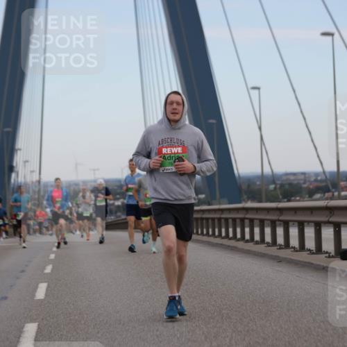 03.10.2025 - Köhlbrandbrückenlauf Jannik Wohlers http://msf.ph/oto/9154358 03.10.2025 15:23:50 Position 1 769 meine-sportfotos.de