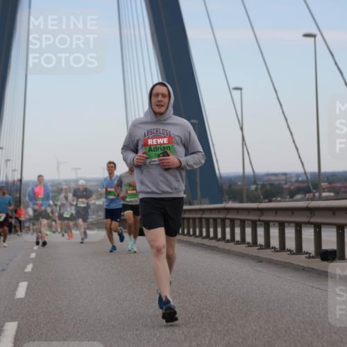 03.10.2025 - Köhlbrandbrückenlauf Jannik Wohlers http://msf.ph/oto/9154362 03.10.2025 15:23:51 Position 1 76 meine-sportfotos.de