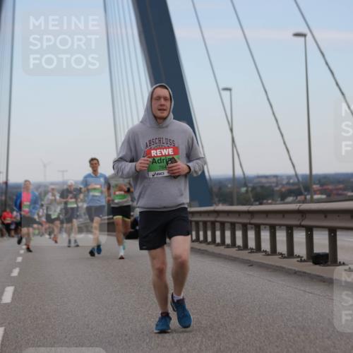 03.10.2025 - Köhlbrandbrückenlauf Jannik Wohlers http://msf.ph/oto/9154368 03.10.2025 15:23:51 Position 1 764 meine-sportfotos.de