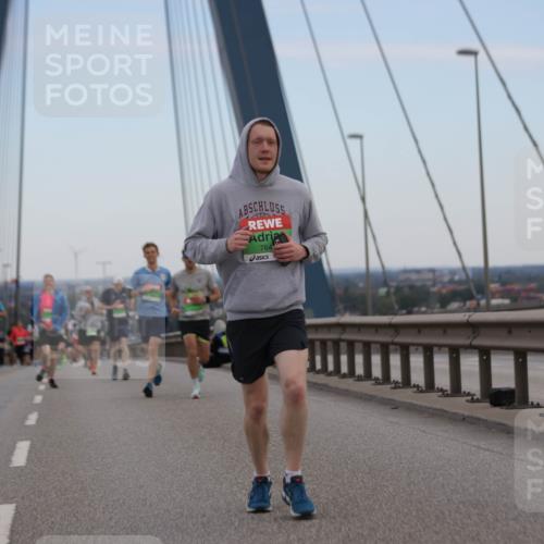 03.10.2025 - Köhlbrandbrückenlauf Jannik Wohlers http://msf.ph/oto/9154370 03.10.2025 15:23:51 Position 1 764 meine-sportfotos.de