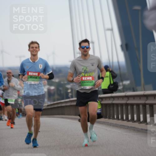 03.10.2025 - Köhlbrandbrückenlauf Jannik Wohlers http://msf.ph/oto/9154376 03.10.2025 15:23:52 Position 1 7882, 0, 10, 7411 meine-sportfotos.de