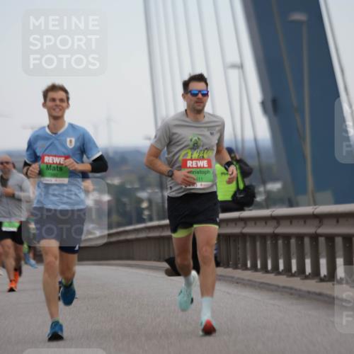 03.10.2025 - Köhlbrandbrückenlauf Jannik Wohlers http://msf.ph/oto/9154384 03.10.2025 15:23:52 Position 1 7882, 111 meine-sportfotos.de