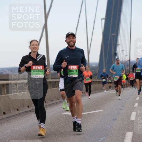 03.10.2025 - Köhlbrandbrückenlauf Jannik Wohlers http://msf.ph/oto/9154402 03.10.2025 15:23:54 Position 1 9353, 9354 meine-sportfotos.de