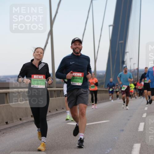 03.10.2025 - Köhlbrandbrückenlauf Jannik Wohlers http://msf.ph/oto/9154406 03.10.2025 15:23:54 Position 1 9353, 9354, 7882, 0 meine-sportfotos.de