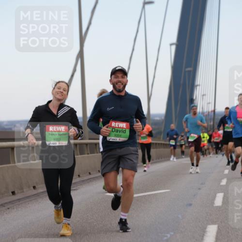 03.10.2025 - Köhlbrandbrückenlauf Jannik Wohlers http://msf.ph/oto/9154408 03.10.2025 15:23:54 Position 1 9353, 9354, 7882 meine-sportfotos.de