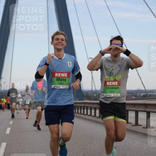 03.10.2025 - Köhlbrandbrückenlauf Jannik Wohlers http://msf.ph/oto/9154454 03.10.2025 15:23:56 Position 1 45, 7882, 7411 meine-sportfotos.de