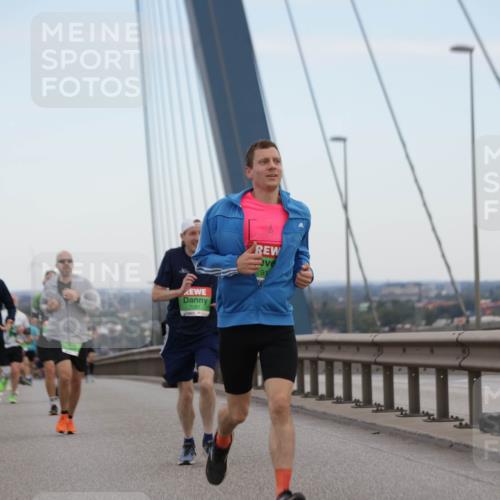 03.10.2025 - Köhlbrandbrückenlauf Jannik Wohlers http://msf.ph/oto/9154478 03.10.2025 15:23:58 Position 1 91 meine-sportfotos.de