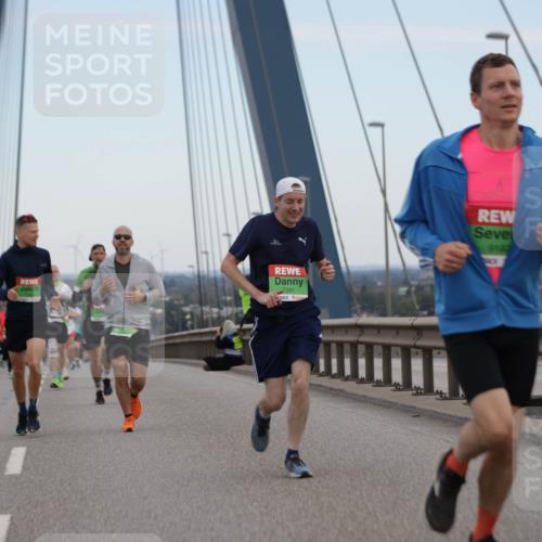 03.10.2025 - Köhlbrandbrückenlauf Jannik Wohlers http://msf.ph/oto/9154500 03.10.2025 15:23:58 Position 1 9192 meine-sportfotos.de