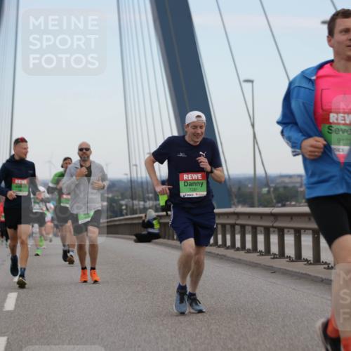 03.10.2025 - Köhlbrandbrückenlauf Jannik Wohlers http://msf.ph/oto/9154504 03.10.2025 15:23:59 Position 1 7281, 9192 meine-sportfotos.de
