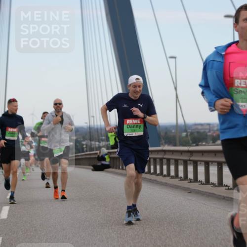 03.10.2025 - Köhlbrandbrückenlauf Jannik Wohlers http://msf.ph/oto/9154506 03.10.2025 15:23:59 Position 1 7281, 9192 meine-sportfotos.de