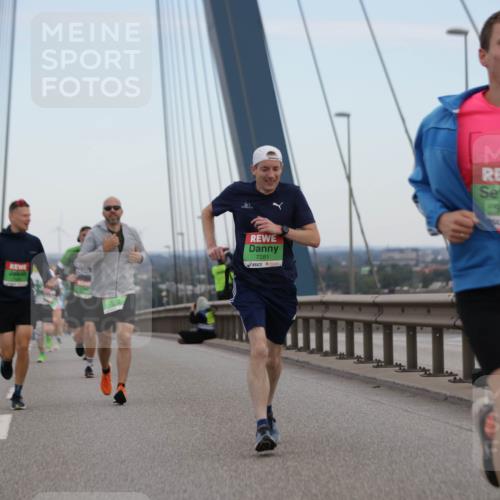 03.10.2025 - Köhlbrandbrückenlauf Jannik Wohlers http://msf.ph/oto/9154508 03.10.2025 15:23:59 Position 1 7281, 9192 meine-sportfotos.de
