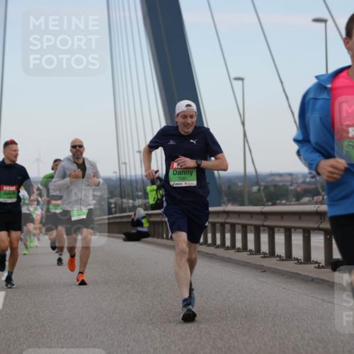 03.10.2025 - Köhlbrandbrückenlauf Jannik Wohlers http://msf.ph/oto/9154510 03.10.2025 15:23:59 Position 1 7281, 9192 meine-sportfotos.de