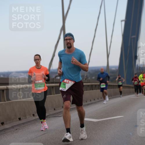 03.10.2025 - Köhlbrandbrückenlauf Jannik Wohlers http://msf.ph/oto/9154512 03.10.2025 15:23:59 Position 1 8994 meine-sportfotos.de