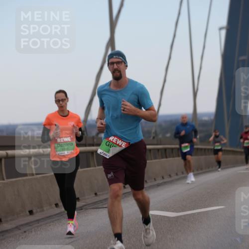 03.10.2025 - Köhlbrandbrückenlauf Jannik Wohlers http://msf.ph/oto/9154514 03.10.2025 15:23:59 Position 1 8994 meine-sportfotos.de