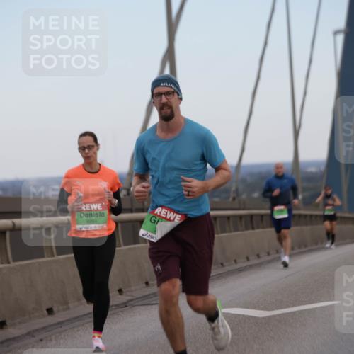 03.10.2025 - Köhlbrandbrückenlauf Jannik Wohlers http://msf.ph/oto/9154518 03.10.2025 15:24:00 Position 1 8994 meine-sportfotos.de