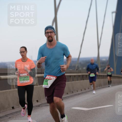 03.10.2025 - Köhlbrandbrückenlauf Jannik Wohlers http://msf.ph/oto/9154522 03.10.2025 15:24:00 Position 1 8994 meine-sportfotos.de