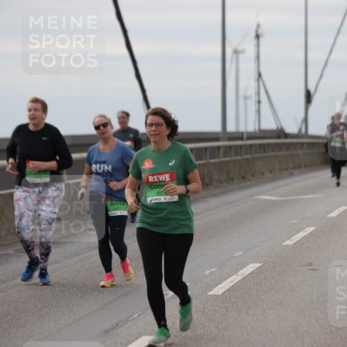 03.10.2025 - Köhlbrandbrückenlauf Jannik Wohlers http://msf.ph/oto/9154523 03.10.2025 16:05:50 Position 1 8301, 851 meine-sportfotos.de