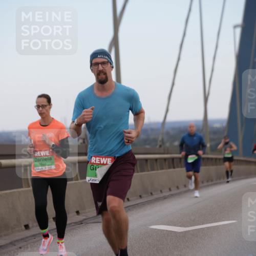 03.10.2025 - Köhlbrandbrückenlauf Jannik Wohlers http://msf.ph/oto/9154524 03.10.2025 15:24:00 Position 1 8994 meine-sportfotos.de