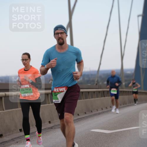 03.10.2025 - Köhlbrandbrückenlauf Jannik Wohlers http://msf.ph/oto/9154526 03.10.2025 15:24:00 Position 1 8994 meine-sportfotos.de