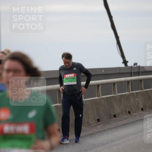 03.10.2025 - Köhlbrandbrückenlauf Jannik Wohlers http://msf.ph/oto/9154529 03.10.2025 16:05:52 Position 1 8341 meine-sportfotos.de