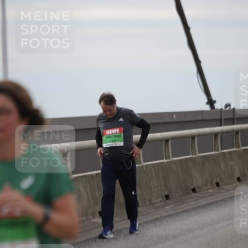 03.10.2025 - Köhlbrandbrückenlauf Jannik Wohlers http://msf.ph/oto/9154535 03.10.2025 16:05:52 Position 1 8341 meine-sportfotos.de