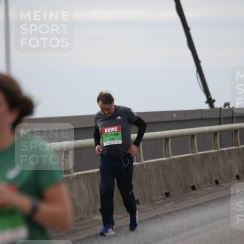 03.10.2025 - Köhlbrandbrückenlauf Jannik Wohlers http://msf.ph/oto/9154537 03.10.2025 16:05:52 Position 1 8341 meine-sportfotos.de