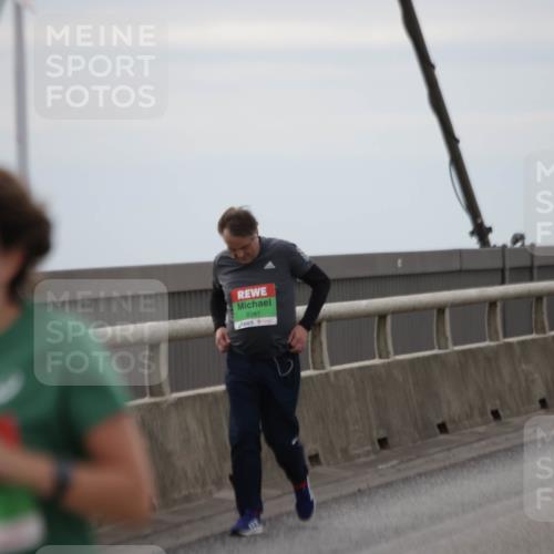 03.10.2025 - Köhlbrandbrückenlauf Jannik Wohlers http://msf.ph/oto/9154539 03.10.2025 16:05:52 Position 1 8341 meine-sportfotos.de