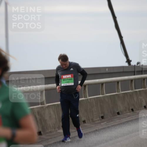 03.10.2025 - Köhlbrandbrückenlauf Jannik Wohlers http://msf.ph/oto/9154541 03.10.2025 16:05:53 Position 1 8341 meine-sportfotos.de