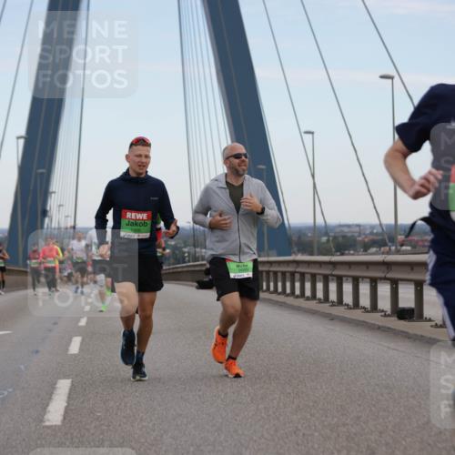 03.10.2025 - Köhlbrandbrückenlauf Jannik Wohlers http://msf.ph/oto/9154542 03.10.2025 15:24:01 Position 1 7466, 9669, 7281 meine-sportfotos.de