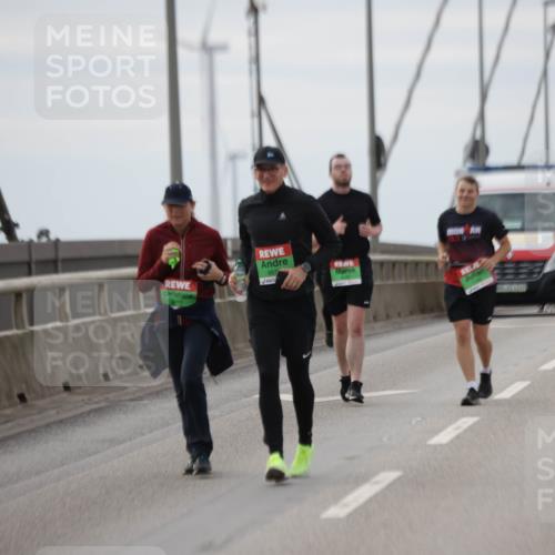 03.10.2025 - Köhlbrandbrückenlauf Jannik Wohlers http://msf.ph/oto/9154589 03.10.2025 16:06:03 Position 1  meine-sportfotos.de