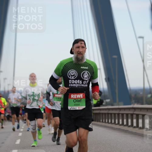 03.10.2025 - Köhlbrandbrückenlauf Jannik Wohlers http://msf.ph/oto/9154590 03.10.2025 15:24:04 Position 1 8988 meine-sportfotos.de
