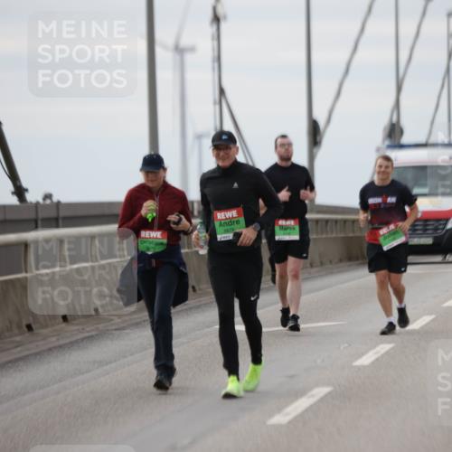 03.10.2025 - Köhlbrandbrückenlauf Jannik Wohlers http://msf.ph/oto/9154591 03.10.2025 16:06:03 Position 1 8876 meine-sportfotos.de