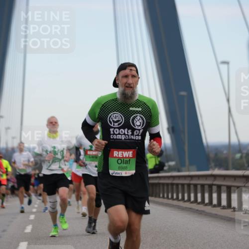 03.10.2025 - Köhlbrandbrückenlauf Jannik Wohlers http://msf.ph/oto/9154592 03.10.2025 15:24:04 Position 1 8988 meine-sportfotos.de