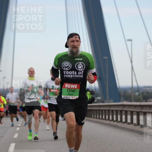 03.10.2025 - Köhlbrandbrückenlauf Jannik Wohlers http://msf.ph/oto/9154596 03.10.2025 15:24:04 Position 1 8988 meine-sportfotos.de