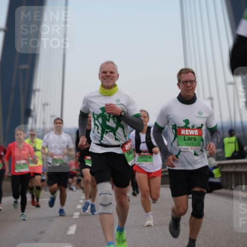 03.10.2025 - Köhlbrandbrückenlauf Jannik Wohlers http://msf.ph/oto/9154618 03.10.2025 15:24:05 Position 1 9421 meine-sportfotos.de
