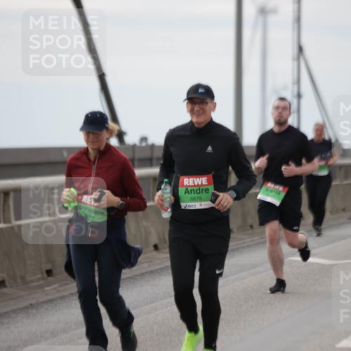 03.10.2025 - Köhlbrandbrückenlauf Jannik Wohlers http://msf.ph/oto/9154621 03.10.2025 16:06:05 Position 1 8876 meine-sportfotos.de