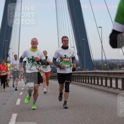 03.10.2025 - Köhlbrandbrückenlauf Jannik Wohlers http://msf.ph/oto/9154626 03.10.2025 15:24:06 Position 1 9421, 201 meine-sportfotos.de
