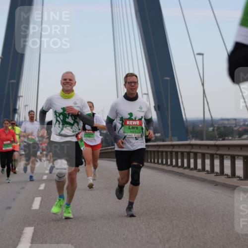 03.10.2025 - Köhlbrandbrückenlauf Jannik Wohlers http://msf.ph/oto/9154628 03.10.2025 15:24:06 Position 1 9421 meine-sportfotos.de