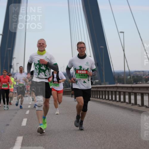 03.10.2025 - Köhlbrandbrückenlauf Jannik Wohlers http://msf.ph/oto/9154632 03.10.2025 15:24:06 Position 1 9421 meine-sportfotos.de