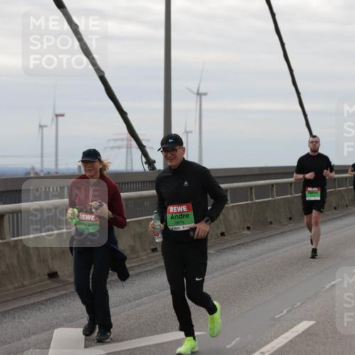 03.10.2025 - Köhlbrandbrückenlauf Jannik Wohlers http://msf.ph/oto/9154655 03.10.2025 16:06:09 Position 1 8876 meine-sportfotos.de