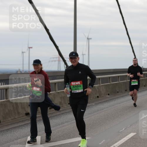 03.10.2025 - Köhlbrandbrückenlauf Jannik Wohlers http://msf.ph/oto/9154659 03.10.2025 16:06:09 Position 1 8876 meine-sportfotos.de