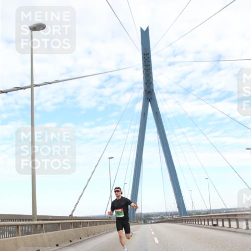 03.10.2025 - Köhlbrandbrückenlauf Jannik Wohlers http://msf.ph/oto/9154703 03.10.2025 15:15:34 Position 1  meine-sportfotos.de
