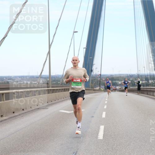 03.10.2025 - Köhlbrandbrückenlauf Jannik Wohlers http://msf.ph/oto/9154711 03.10.2025 15:16:27 Position 1 7004 meine-sportfotos.de