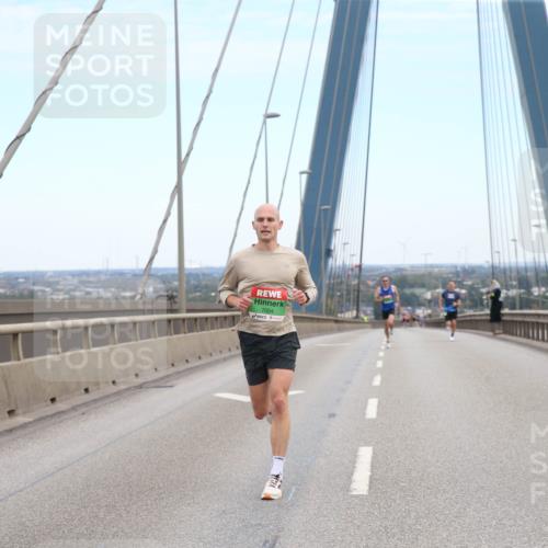 03.10.2025 - Köhlbrandbrückenlauf Jannik Wohlers http://msf.ph/oto/9154712 03.10.2025 15:16:27 Position 1 7004 meine-sportfotos.de