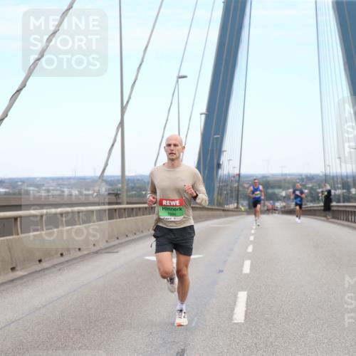 03.10.2025 - Köhlbrandbrückenlauf Jannik Wohlers http://msf.ph/oto/9154713 03.10.2025 15:16:27 Position 1 7004 meine-sportfotos.de