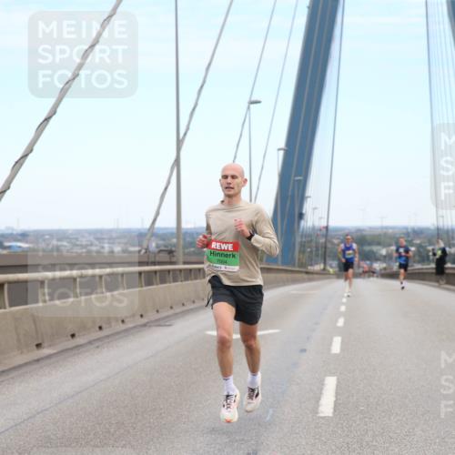 03.10.2025 - Köhlbrandbrückenlauf Jannik Wohlers http://msf.ph/oto/9154714 03.10.2025 15:16:27 Position 1 7004 meine-sportfotos.de
