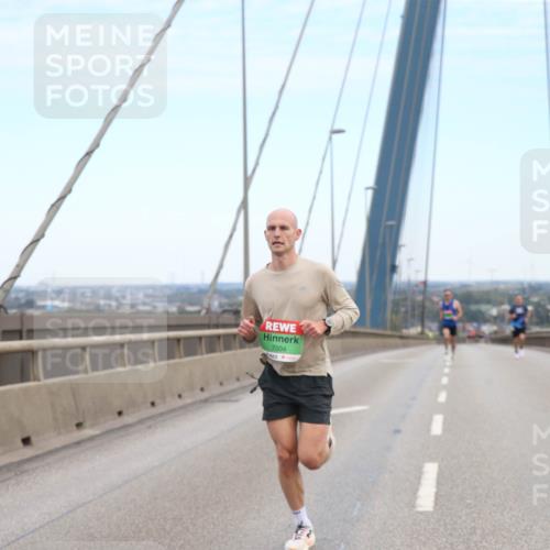 03.10.2025 - Köhlbrandbrückenlauf Jannik Wohlers http://msf.ph/oto/9154716 03.10.2025 15:16:28 Position 1 7004 meine-sportfotos.de